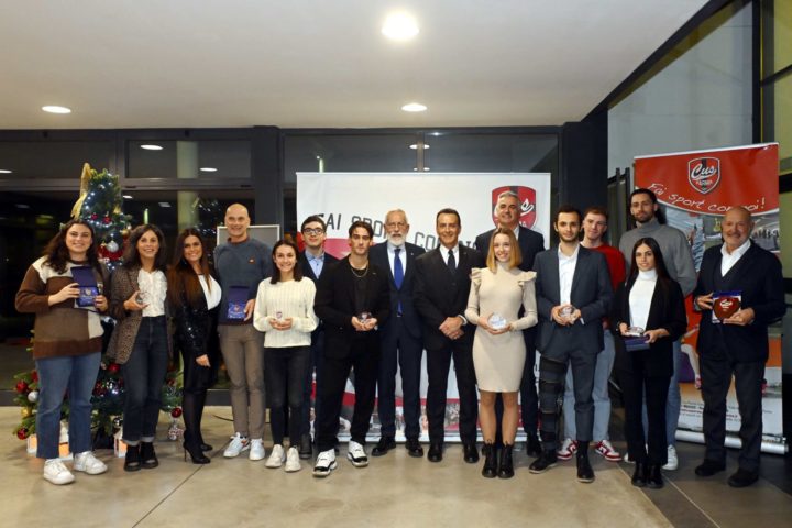 023 Strozzi, Ventura e Martelli con gruppo dei premiati